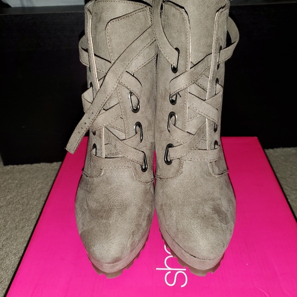 Booties - Picture 3 of 4